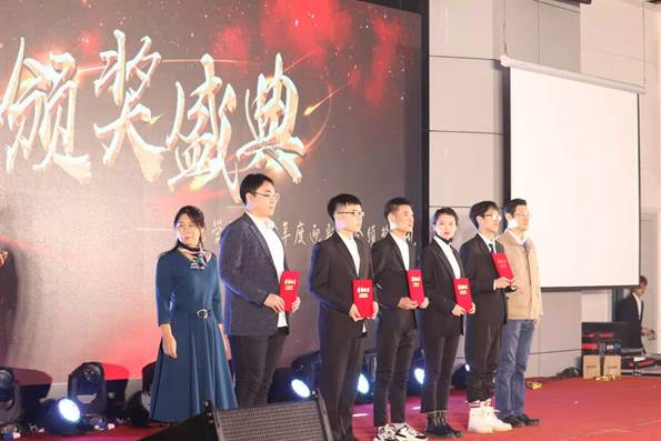 说明: C:\Users\Administrator\Desktop\测通学院成功举办2020级新生迎新晚会暨“音梦起航，为你唱响”主题音乐盛典\12.2020年度先进个人颁奖.jpg