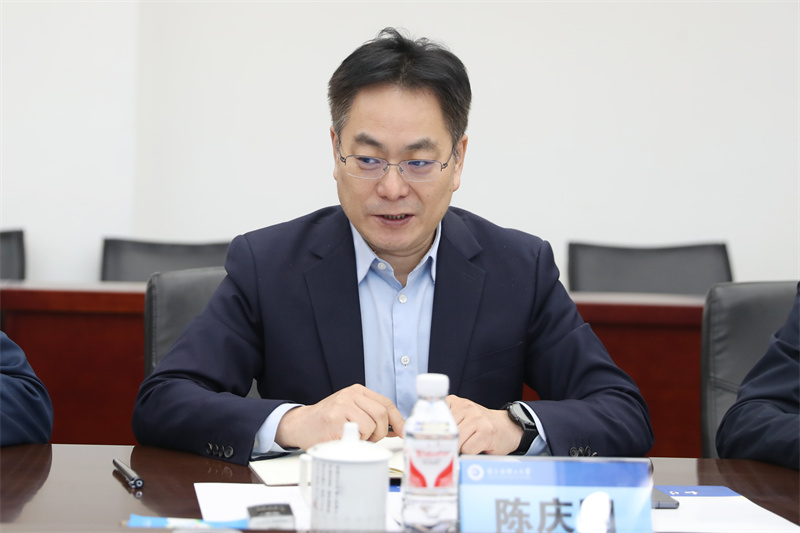 陈苏一行在黑龙江省寒地电能存储与高效利用联合实验室(国际合作)参观