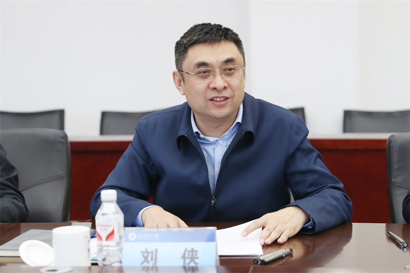 室参观陈苏一行在黑龙江省寒地电能存储与高效利用联合实验室(国际合