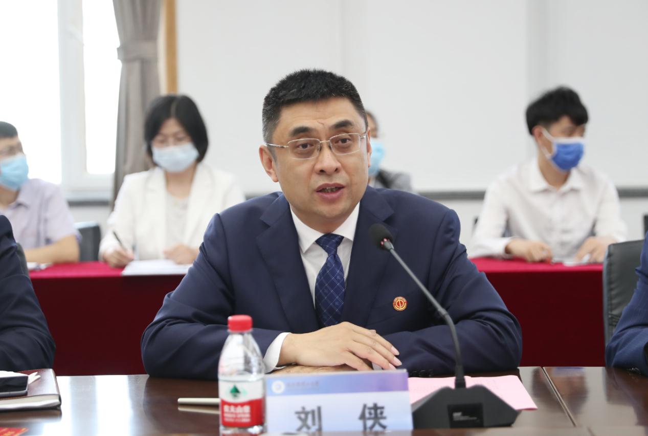 专家组组长,华东理工大学唐颂超教授发言会上,校长刘侠致辞.